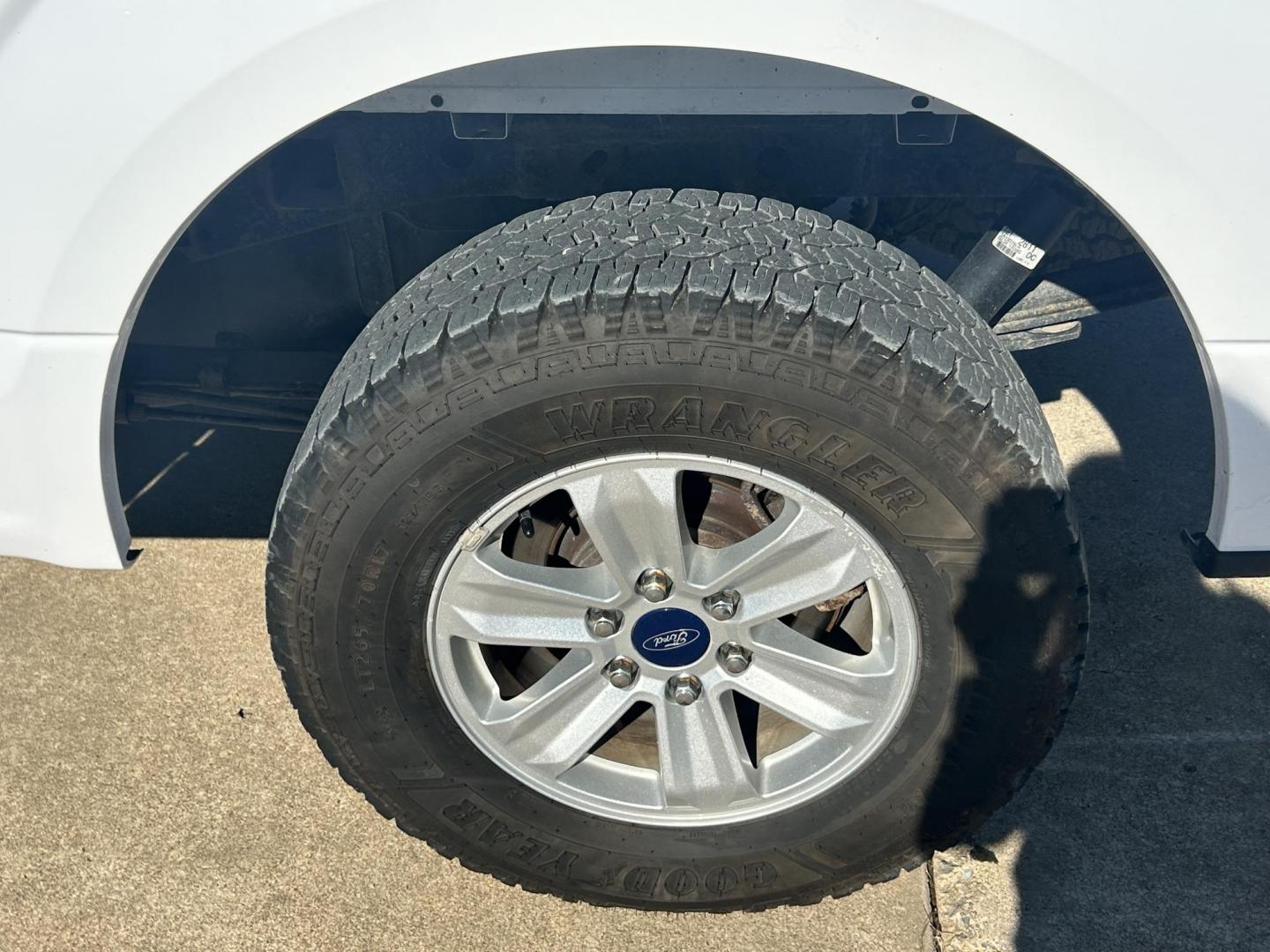 2017 White /Gray Ford F-150 SuperCab . 4WD (1FTFX1EF5HK) with an 5.0L V8 engine, 6A transmission, located at 17760 Hwy 62, Morris, OK, 74445, (918) 733-4887, 35.609104, -95.877060 - 2017 FORD F150 SUPER DUTY 4WD WITH THE 5.0L ENGINE BI-FUEL SYSTEM RUNS ON CNG OR GASOLINE. FEATURES LEATHER INTERIOR, POWER LOCKS, POWER WINDOWS, POWER MIRRORS, CRUISE CONTROL, TRACTION CONTROL, AUXILIARY PORT, AM/FM RADIO, CD PLAYER , A/C, BEDLINER, AND HITCH. THIS TRUCK RUNS ON CNG (COMPRESSED NAT - Photo#27