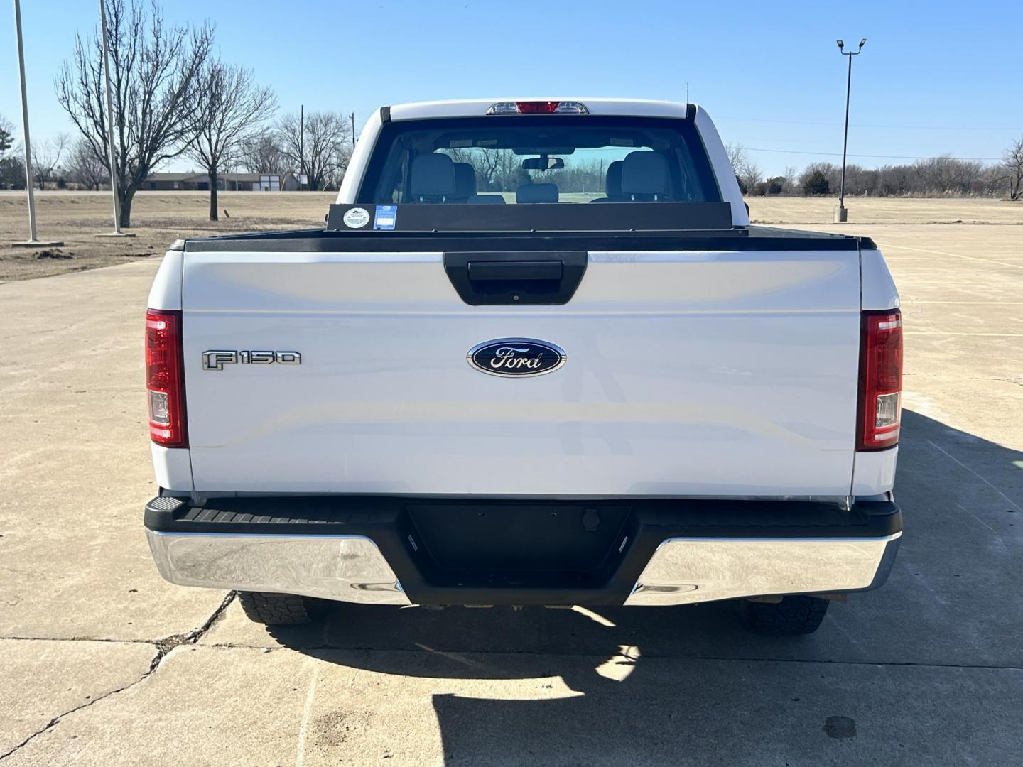 2017 White /Gray Ford F-150 SuperCab . 4WD (1FTFX1EF5HK) with an 5.0L V8 engine, 6A transmission, located at 17760 Hwy 62, Morris, OK, 74445, (918) 733-4887, 35.609104, -95.877060 - 2017 FORD F150 SUPER DUTY 4WD WITH THE 5.0L ENGINE BI-FUEL SYSTEM RUNS ON CNG OR GASOLINE. FEATURES LEATHER INTERIOR, POWER LOCKS, POWER WINDOWS, POWER MIRRORS, CRUISE CONTROL, TRACTION CONTROL, AUXILIARY PORT, AM/FM RADIO, CD PLAYER , A/C, BEDLINER, AND HITCH. THIS TRUCK RUNS ON CNG (COMPRESSED NAT - Photo#5