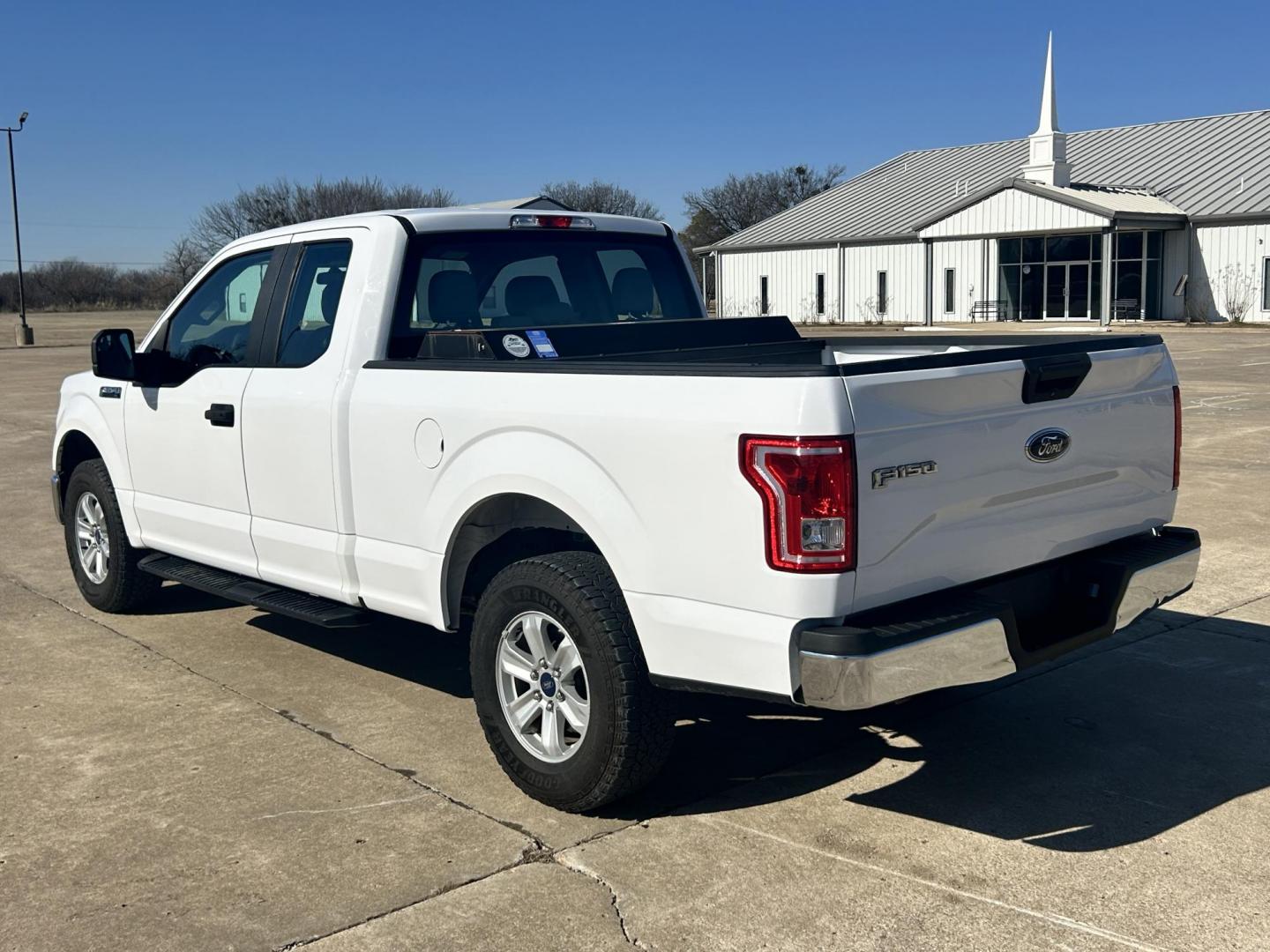 2017 White /Gray Ford F-150 SuperCab . 4WD (1FTFX1EF5HK) with an 5.0L V8 engine, 6A transmission, located at 17760 Hwy 62, Morris, OK, 74445, (918) 733-4887, 35.609104, -95.877060 - 2017 FORD F150 SUPER DUTY 4WD WITH THE 5.0L ENGINE BI-FUEL SYSTEM RUNS ON CNG OR GASOLINE. FEATURES LEATHER INTERIOR, POWER LOCKS, POWER WINDOWS, POWER MIRRORS, CRUISE CONTROL, TRACTION CONTROL, AUXILIARY PORT, AM/FM RADIO, CD PLAYER , A/C, BEDLINER, AND HITCH. THIS TRUCK RUNS ON CNG (COMPRESSED NAT - Photo#6