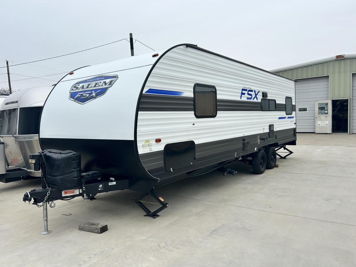 2021 GRAY /Gray Forest River SALEM TOY HAULER 260RT 260RT (4X4TSMB20MY) , located at 17760 Hwy 62, Morris, OK, 74445, 35.609104, -95.877060 - Photo#0