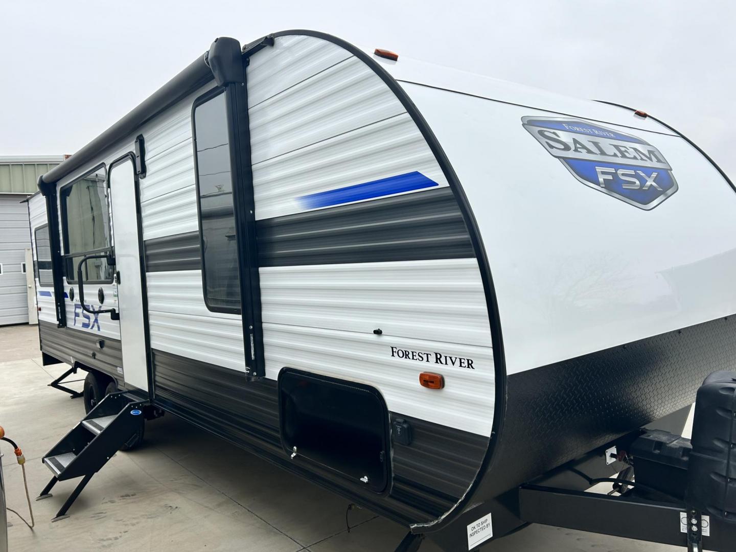 2021 GRAY /Gray Forest River SALEM TOY HAULER 260RT 260RT (4X4TSMB20MY) , located at 17760 Hwy 62, Morris, OK, 74445, 35.609104, -95.877060 - Photo#1