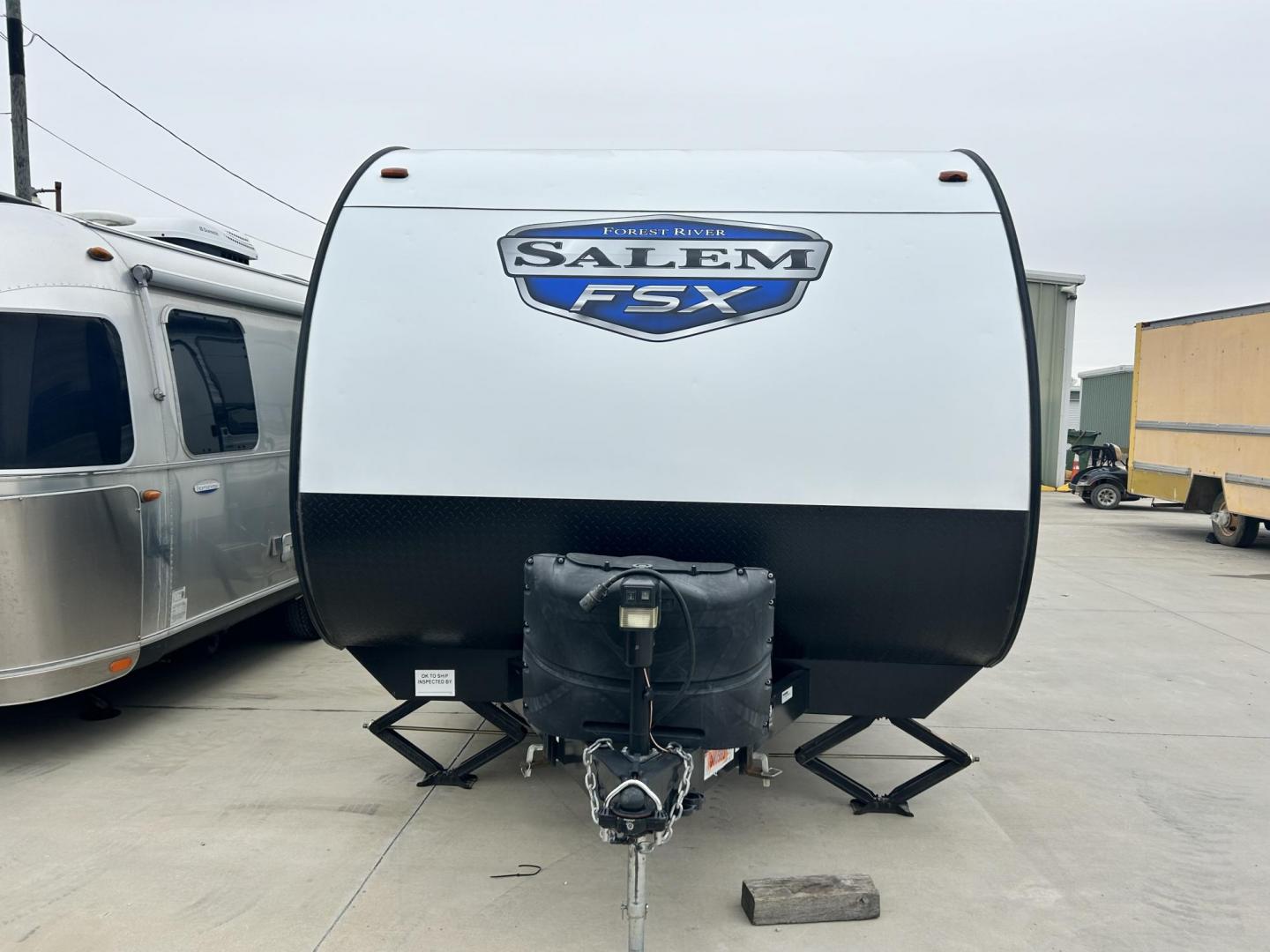 2021 GRAY /Gray Forest River SALEM TOY HAULER 260RT 260RT (4X4TSMB20MY) , located at 17760 Hwy 62, Morris, OK, 74445, 35.609104, -95.877060 - Photo#2