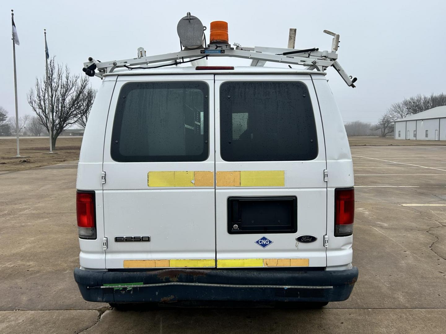 2010 White /Gray Ford E-Series Van E-250 (1FTNE2EL1AD) with an 5.4L V8 SOHC 16V engine, 4-Speed Automatic transmission, located at 17760 Hwy 62, Morris, OK, 74445, (918) 733-4887, 35.609104, -95.877060 - 2010 FORD E-SERIES VAN E-250 5.4 V8 DEDICATED CNG (COMPRESSED NATURAL GAS) DOES NOT RUN ON GASOLINE. FEATURES MANUAL SEATS, MANUAL LOCKS, MANUAL WINDOWS, MANUAL MIRRORS, AM/FM STEREO. IT IS EQUIPPED WITH A CNG FUELING SYSTEM, IT RUNS ON COMPRESSED NATURAL GAS. A PREMIER ALTERNATIVE FUEL THAT IS EXTR - Photo#5