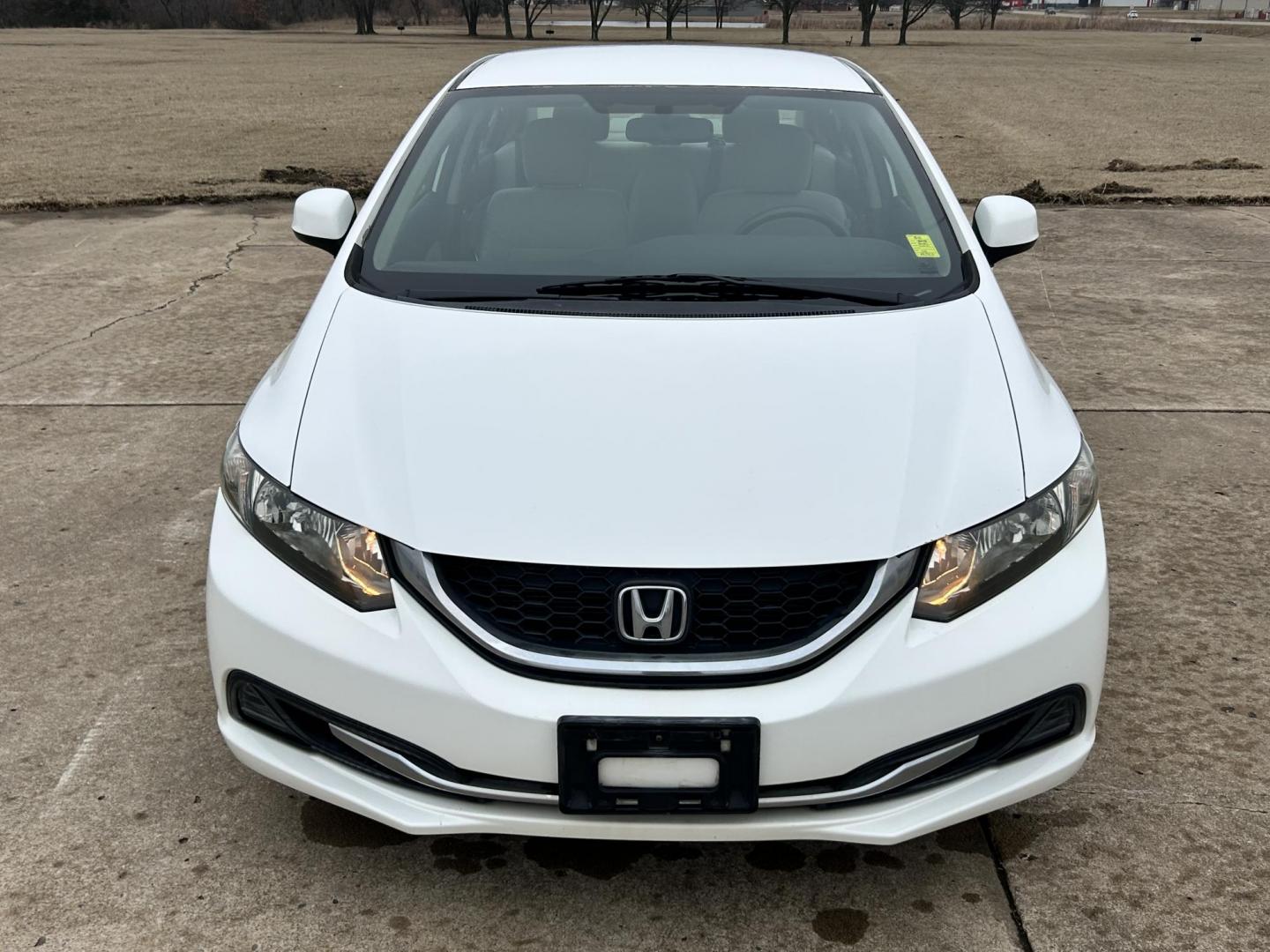 2013 White /Gray Honda Civic CNG Sedan 5-Speed AT (19XFB5F52DE) with an 1.8L L4 SOHC 16V CNG engine, 5A transmission, located at 17760 Hwy 62, Morris, OK, 74445, (918) 733-4887, 35.609104, -95.877060 - 2013 HONDA CIVIC DEDICATED CNG (RUNS ONLY ON COMPRESSED NATURAL GAS) HAS A 1.8L 4 CYLINDER ENGINE AND IS 2WD. FEATURES MANUAL SEATS, POWER LOCKS, POWER MIRRORS, POWER WINDOWS. HAS AM/FM RADIO, CD PLAYER, AUX PORT, USB PORT, CRUISE CONTROL, MULTI-FUNCTION STEERING WHEEL CONTROL, TRACTION CONTROL AND - Photo#1