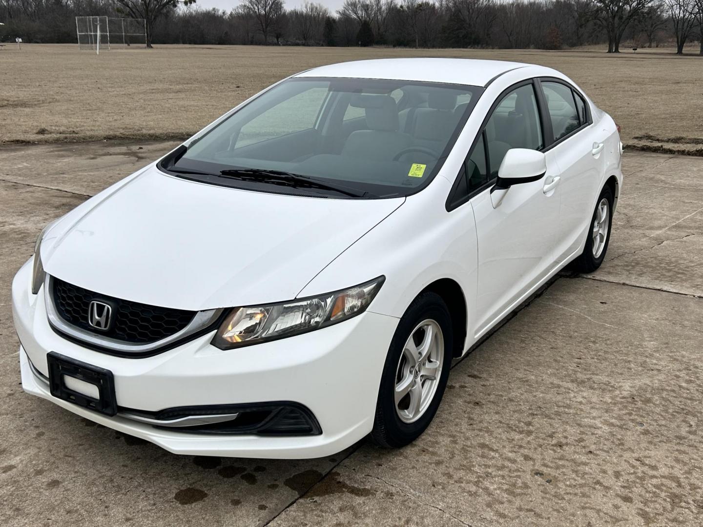 2013 White /Gray Honda Civic CNG Sedan 5-Speed AT (19XFB5F52DE) with an 1.8L L4 SOHC 16V CNG engine, 5A transmission, located at 17760 Hwy 62, Morris, OK, 74445, (918) 733-4887, 35.609104, -95.877060 - 2013 HONDA CIVIC DEDICATED CNG (RUNS ONLY ON COMPRESSED NATURAL GAS) HAS A 1.8L 4 CYLINDER ENGINE AND IS 2WD. FEATURES MANUAL SEATS, POWER LOCKS, POWER MIRRORS, POWER WINDOWS. HAS AM/FM RADIO, CD PLAYER, AUX PORT, USB PORT, CRUISE CONTROL, MULTI-FUNCTION STEERING WHEEL CONTROL, TRACTION CONTROL AND - Photo#3