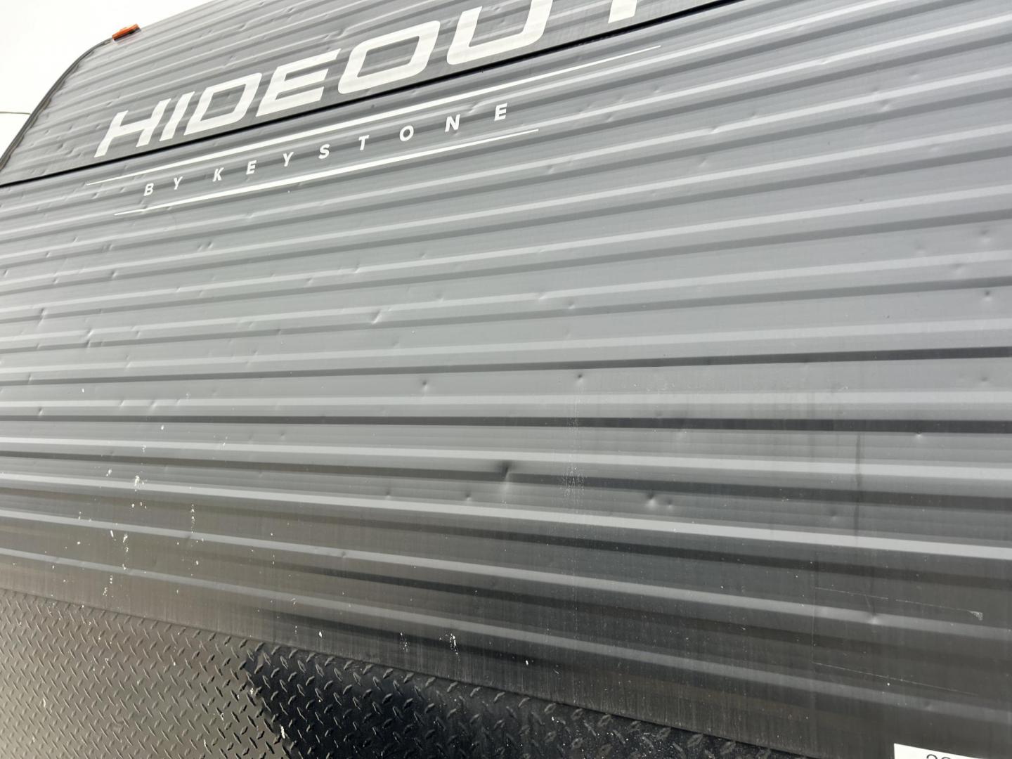 2024 WHITE/BLACK /Gray Keystone HIDEOUT 240BH 240BH (4YDTH1L20R7) , located at 17760 Hwy 62, Morris, OK, 74445, 35.609104, -95.877060 - Photo#27