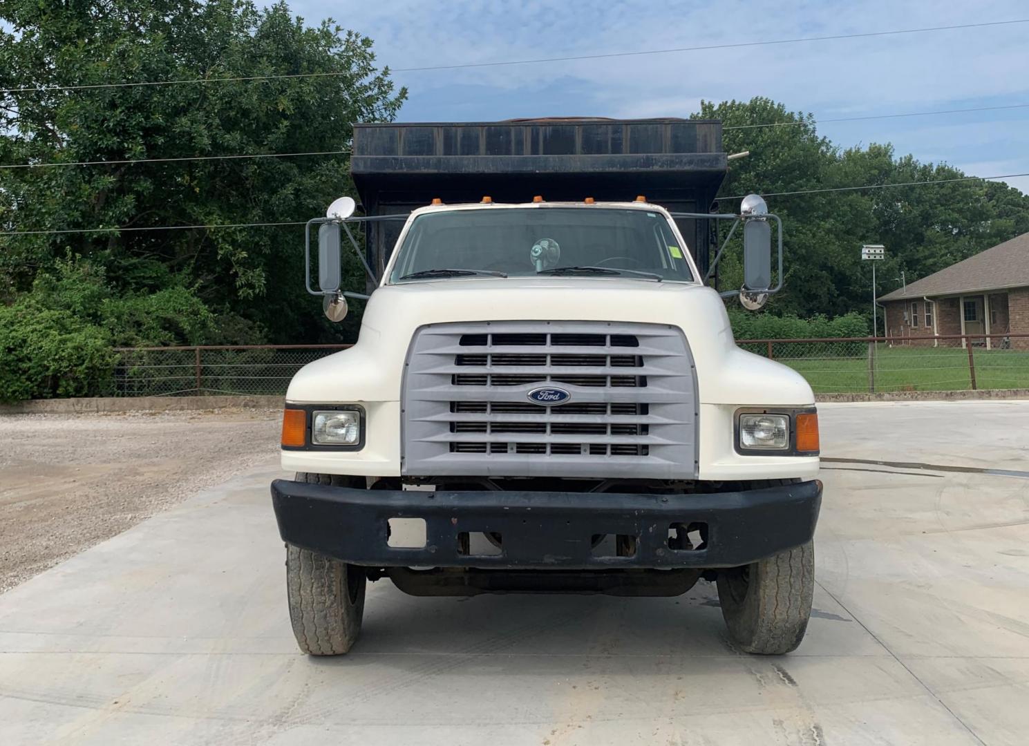 1998 WHITE/BLACK /BLACK Ford DUMP TRUCK (1FDXF80C9WV) , AUTO transmission, located at 17760 Hwy 62, Morris, OK, 74445, (918) 733-4887, 35.609104, -95.877060 - 1998 FORD F800 DUMP TRUCK CUMMINGS IN LINE 6 CYL, FACTORY EQUIPPED DEDICATED CNG, COMPRESSED NATURAL GAS ONLY! IT DOES NOT RUN ON GASOLINE OR DIESEL. FEATURES POWER STEERING, AIR BRAKES, GVWR IS 30,000, BED IS 18 FEET LONG, 8 FEET WIDE, 4 FEET SIDES, ALL STEEL WITH NO DAMAGE OR RUST, APPROX 50 GALL - Photo#1