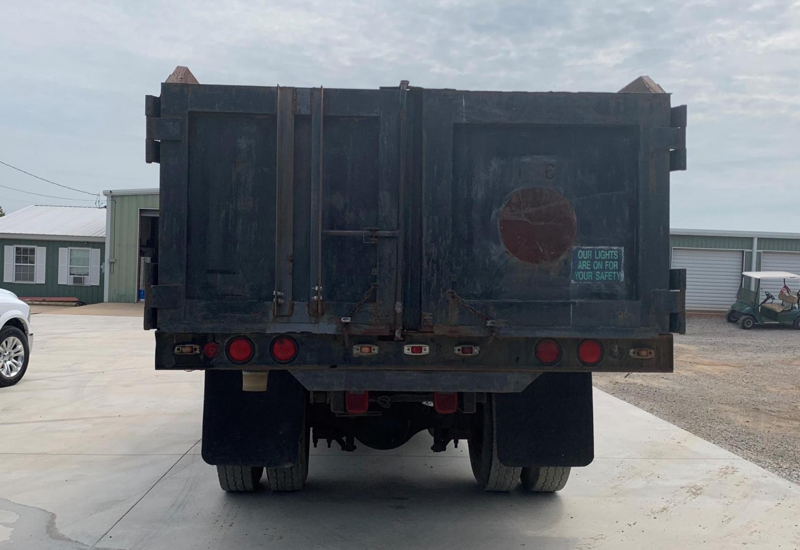 1998 WHITE/BLACK /BLACK Ford DUMP TRUCK (1FDXF80C9WV) , AUTO transmission, located at 17760 Hwy 62, Morris, OK, 74445, (918) 733-4887, 35.609104, -95.877060 - 1998 FORD F800 DUMP TRUCK CUMMINGS IN LINE 6 CYL, FACTORY EQUIPPED DEDICATED CNG, COMPRESSED NATURAL GAS ONLY! IT DOES NOT RUN ON GASOLINE OR DIESEL. FEATURES POWER STEERING, AIR BRAKES, GVWR IS 30,000, BED IS 18 FEET LONG, 8 FEET WIDE, 4 FEET SIDES, ALL STEEL WITH NO DAMAGE OR RUST, APPROX 50 GALL - Photo#5