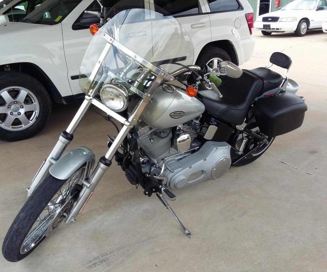 2004 Silver Harley-Davidson FXSTI - (1HD1BVB164Y) with an 1450CC engine, Standard transmission, located at 17760 HWY 62, MORRIS, 74445, 35.609104, -95.877060 - 2004 HARLEY-DAVIDSON FXSTI SOFTAIL STANDARD 1450CC FEATURES HARLEY SADDLEBAGS, AN ACCESSORY BAG ON THE TANK, SILVER POWDER-COATED ENGINE AND COVERS, HARDTAIL STYLING WITH HIDDEN HORIZONTAL REAR SHOCKS, BLACK HORSESHOE OIL TANK, BOBTAIL FENDER, RAKED FRONT FORKS. ALWAYS GARAGE KEPT!! IT'S IN EXCELLE - Photo#9